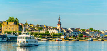 Åk på en kryssning! Det romantiska landskapet i Rheingau beundras bäst från vattnet.