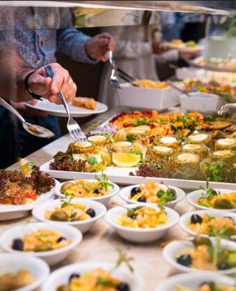 Kosten Sie frische, lokale Küche im stilvollen Hotelrestaurant