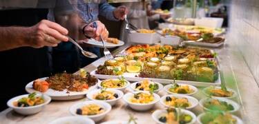 Kosten Sie frische, lokale Küche im stilvollen Hotelrestaurant