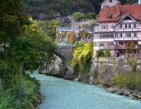 Staden Feldkirch ligger vid floden Ill och har små gator och ett gammalt vackert slott.