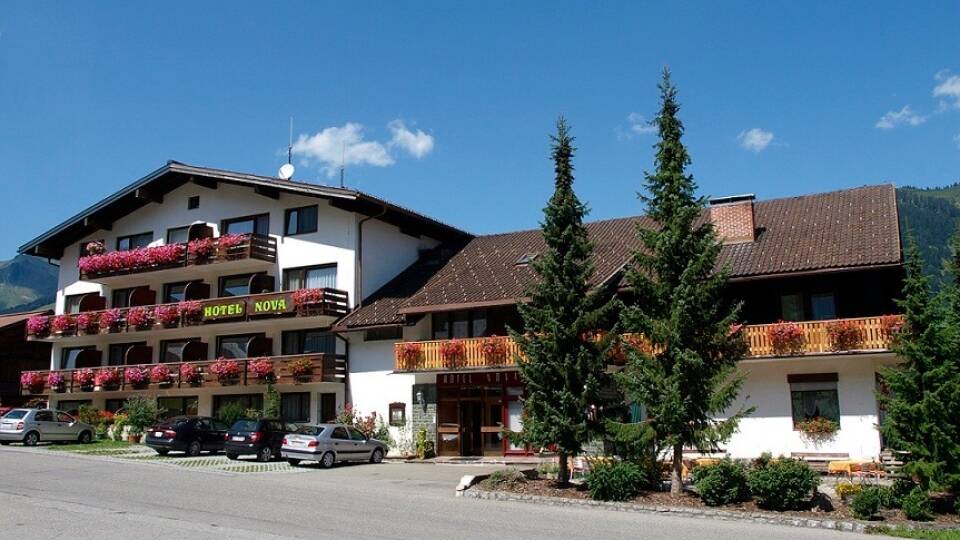 Välkommen till Hotel Nova! Ett mysigt hotell med ett fantastiskt läge i vacker natur. 