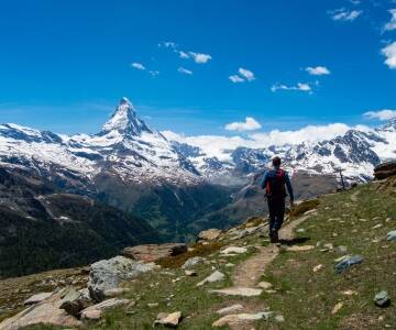 Utforska de många vandringslederna som börjar direkt från hotellet.