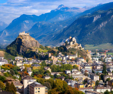 Oppdag middelalderbyen Sion, bare en kort kjøretur unna.