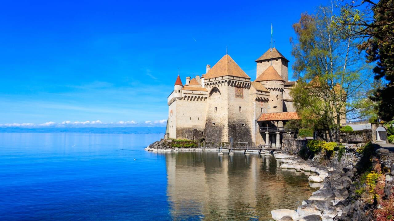 Das Hotel befindet sich in der Nähe des Genfer Sees, wo die Schweiz, Frankreich und Italien aufeinandertreffen.