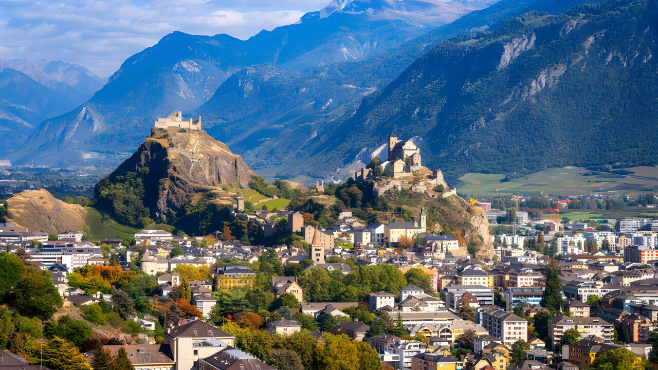 Entdecken Sie die mittelalterliche Stadt Sion, die nur eine kurze Autofahrt entfernt ist.