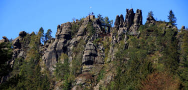Die markanten Sandsteinfelsen rund um Oybin und im Zittauer Gebirge sind absolut sehenswert.