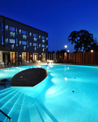 Erleben Sie ein einzigartiges Design-Spa-Hotel mit Außenpool und Swim-up-Bar.