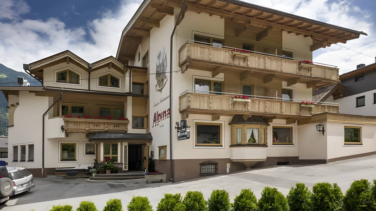 Das Hotel Alpina Schwendau ist ein familiengeführtes Haus, das Ruhe, Natur und herzliche Gastfreundschaft bietet.