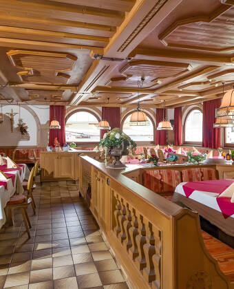 Freuen Sie sich auf gemütliche Tiroler Abende. Das Abendessen ist im Aufenthalt inbegriffen.