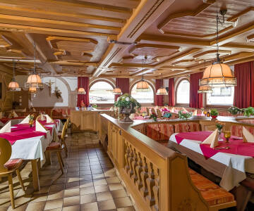 Glæd dig til hyggelige, tyrolske middage. Aftensmad er inkluderet i opholdet.