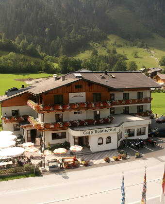 Oplev den varme, personlige stemning på dette familiedrevne hotel – ideelt til en sommerferie i de østrigske Alper.