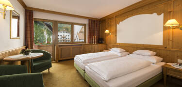Hotellet erbjuder elegant inredda rum med platt-TV och WiFi.