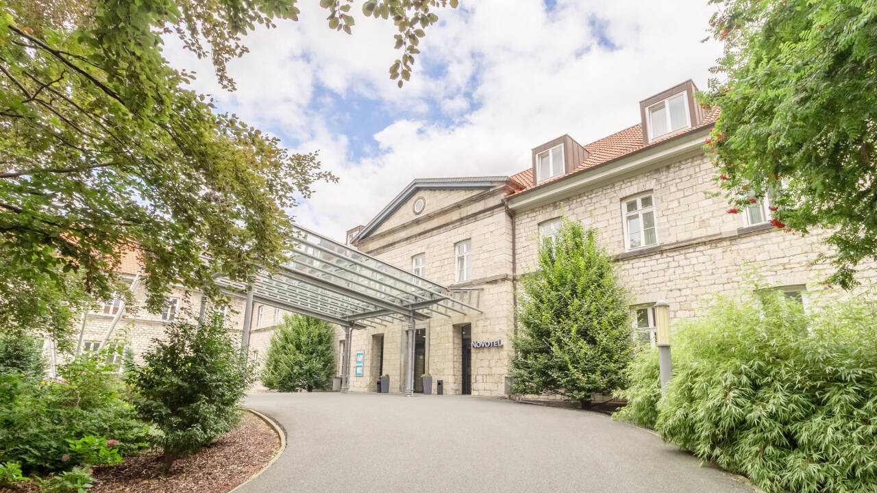 Sunday Hotel Hildesheim är beläget i en kulturmärkt byggnad med en spännande historia.