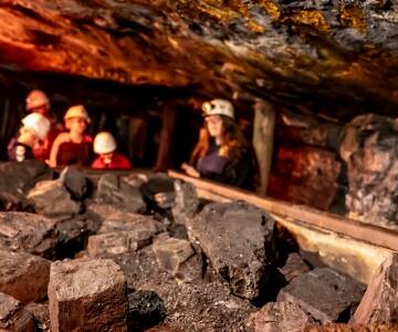 Besuchen Sie die ErlebnisSennerei Zillertal und das Silberbergwerk Schwaz für besondere Erlebnisse.