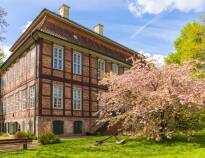 Besuchen Sie die vielen Sehenswürdigkeiten von Bremen und der Region, z.B. das Schloss Schönebeck oder den Stadtgarten.