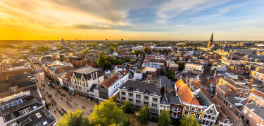 Dere bor ikke langt fra Groningen, som er kjent for sitt hyggelige bysentrum.