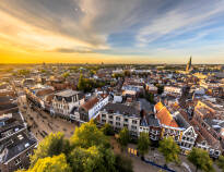 I bor ikke langt fra Groningen, som er kendt for sin hyggelige indre by.