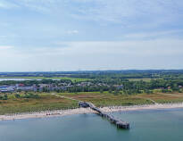 Weissenhäuser Strand ferie- og fritidspark ligger ved den 3 km lange klitstrand.