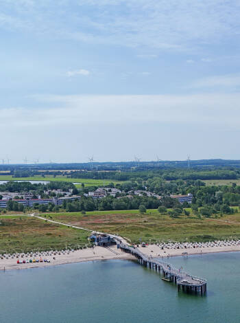 Der Ferien- und Freizeitpark Weissenhäuser Strand liegt am 3 km langen Dünenstrand.