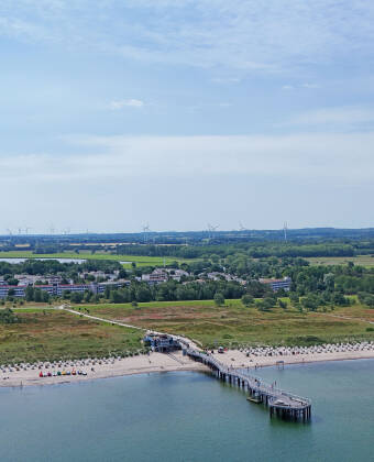 Weissenhäuser Strand ferie- og fritidspark ligger ved den 3 km lange klitstrand.