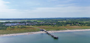 Der Ferien- und Freizeitpark Weissenhäuser Strand liegt am 3 km langen Dünenstrand.