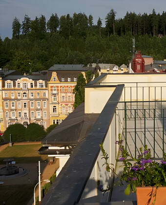 Take a moment to relax on the roof terrace with a panoramic view.