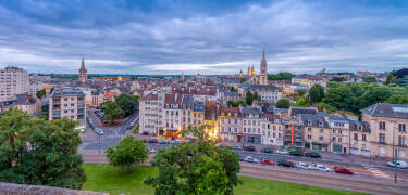Hotellet ligger i den hyggelige by Herouville-Saint-Clairca, ca. 4 km nord for den historiske by Caen.