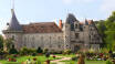 Der er mange flotte slotte i området. Besøg bl.a. Saint Germain de Livet, som er en utrolig flot oplevelse for hele familien.