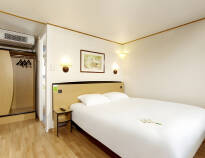 Im Hotel werden Sie in hellen Zimmern untergebracht, die eine gute Basis für Ihren Aufenthalt in  der nördlichen Normandie bieten.