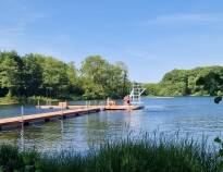 Vedsted Sø, en af de reneste søer i regionen, ligger kun få skridt fra hotellet.