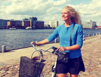 Utforska Köpenhamns sevärdheter med gratis lån av cyklar på hotellet.