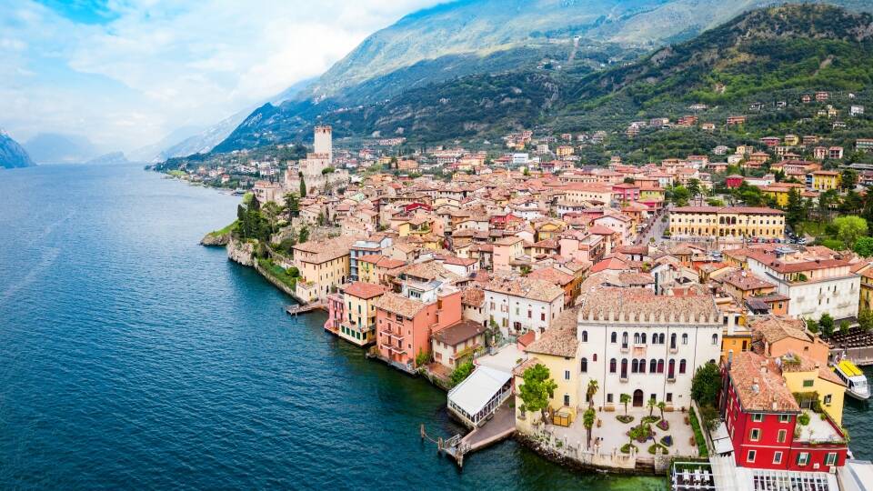 Malcesine har middelalderlige gader og en fantastisk udsigt over søen. Det er en perfekt destination hele året rundt.