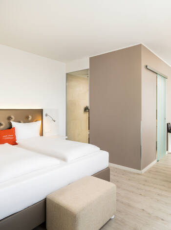 Elaya Hotel Kleve bietet geräumige und stilvolle Zimmer. Wählen Sie zwischen Standard-, Superior- und Deluxe-Zimmern.