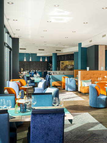 Das Hotelrestaurant serviert frische, regionale Gerichte in einer stilvollen und einladenden Atmosphäre.
