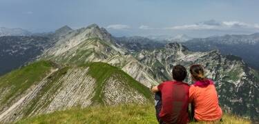 Du kan ta taubanen til utsiktspunktet Vogel og nyte en fantastisk panoramautsikt over De julianske alper.
