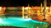 Der hoteleigene Pool, wo Sie sich entspannen und Ihren Urlaub genießen können.