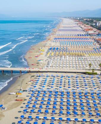 Tilbring sommeren ved Adriaterhavet! Dra på ferie til den populære feriebyen Rimini.