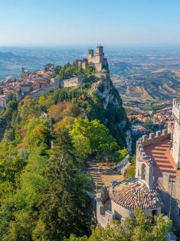 Lassen Sie sich in ein anderes Land transportieren! Die einzigartige Republik San Marino ist nur ca. 30 km vom Hotel entfernt.
