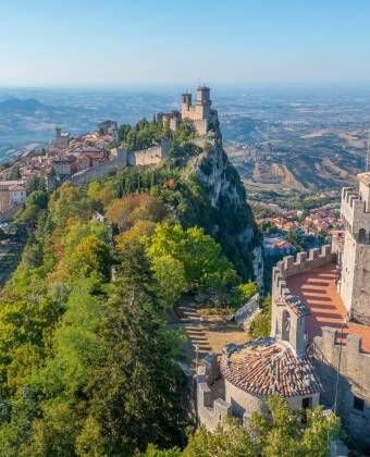 Lassen Sie sich in ein anderes Land transportieren! Die einzigartige Republik San Marino ist nur ca. 30 km vom Hotel entfernt.