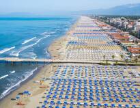 Tillbringa sommaren vid Adriatiska havet och besök den populära semesterorten Rimini.