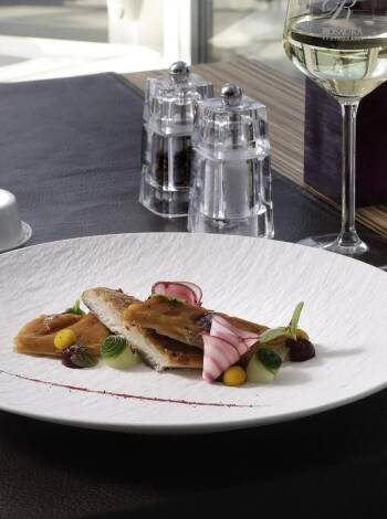 Du trenger ikke gå langt for å spise middag - Taste Churchill serverer en blanding av regionale retter og internasjonale klassikere.