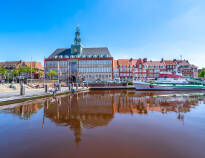 Emden, ”Nordens Venedig”, inspirerar med sin maritima atmosfär och de många kanalerna och broarna.