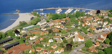 Machen Sie einen Ausflug entlang der Küste und besuchen Sie zum Beispiel das beliebte Tennis- und Seebad Båstad.