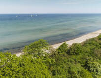 Hotellet ligger tæt på havet nær Timmendorfer Strand, Travemünde eller Lübeck.