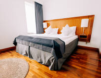 De moderne og rummelige værelser sørger for en god nats søvn og en behagelig base for Jeres ophold.