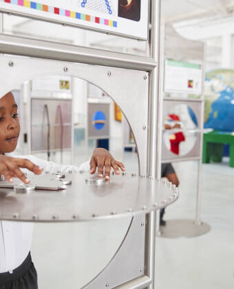 Besök Borlänges interaktiva 2047 Science Center i närheten.