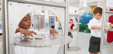 Besuchen Sie das interaktive Wissenschaftszentrum 2047 in Borlänge.
