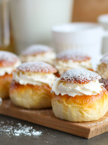 Besök Brödfabriken och smaka på Eric Ericsons prisbelönta semlor och kanelbullar.