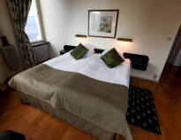 Hotellets værelser er moderne indrettet, men samtidig med respekt og omtanke for den gamle charme.
