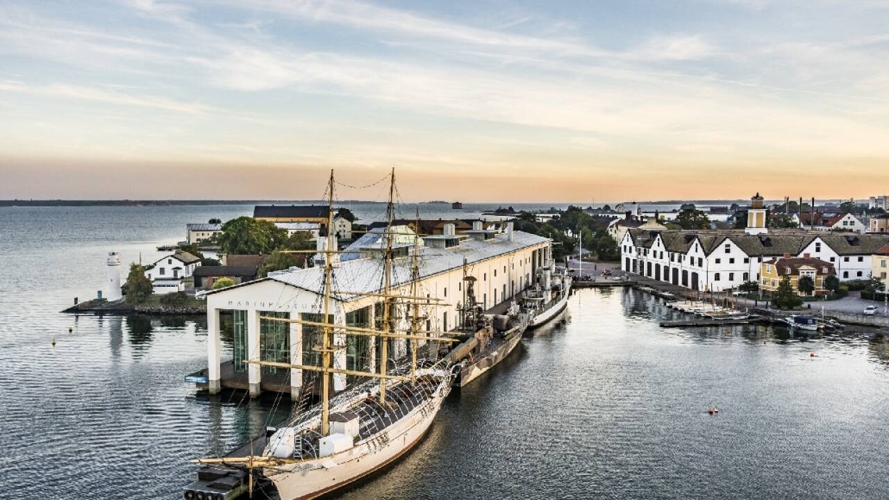 Dieses prächtige Hotel aus der letzten Jahrhundertwende befindet sich inmitten der wunderschönen alten Marine- und Schärenstadt Karlskrona.